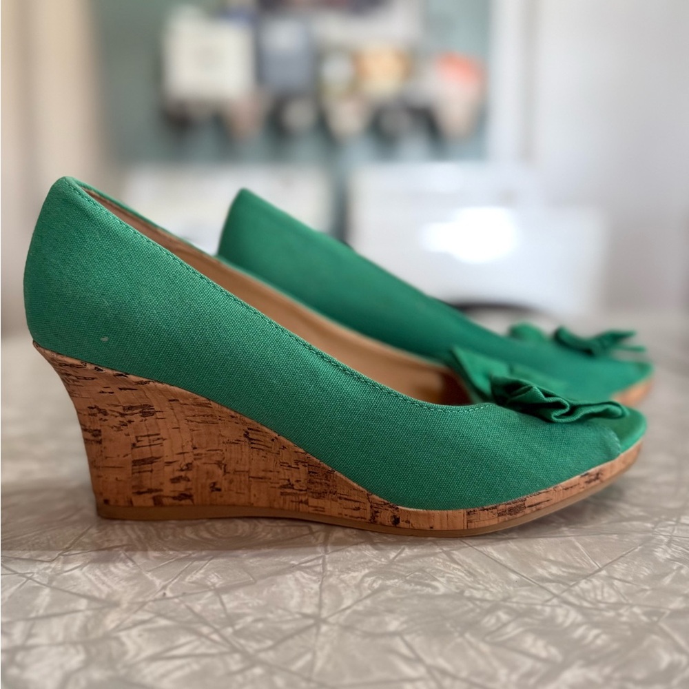 Green Dexflex Comfort Peep-toe Retro Wedge Heels